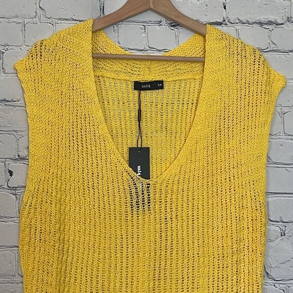 Uniq Sleeveless Sweater - Picture 2 of 4